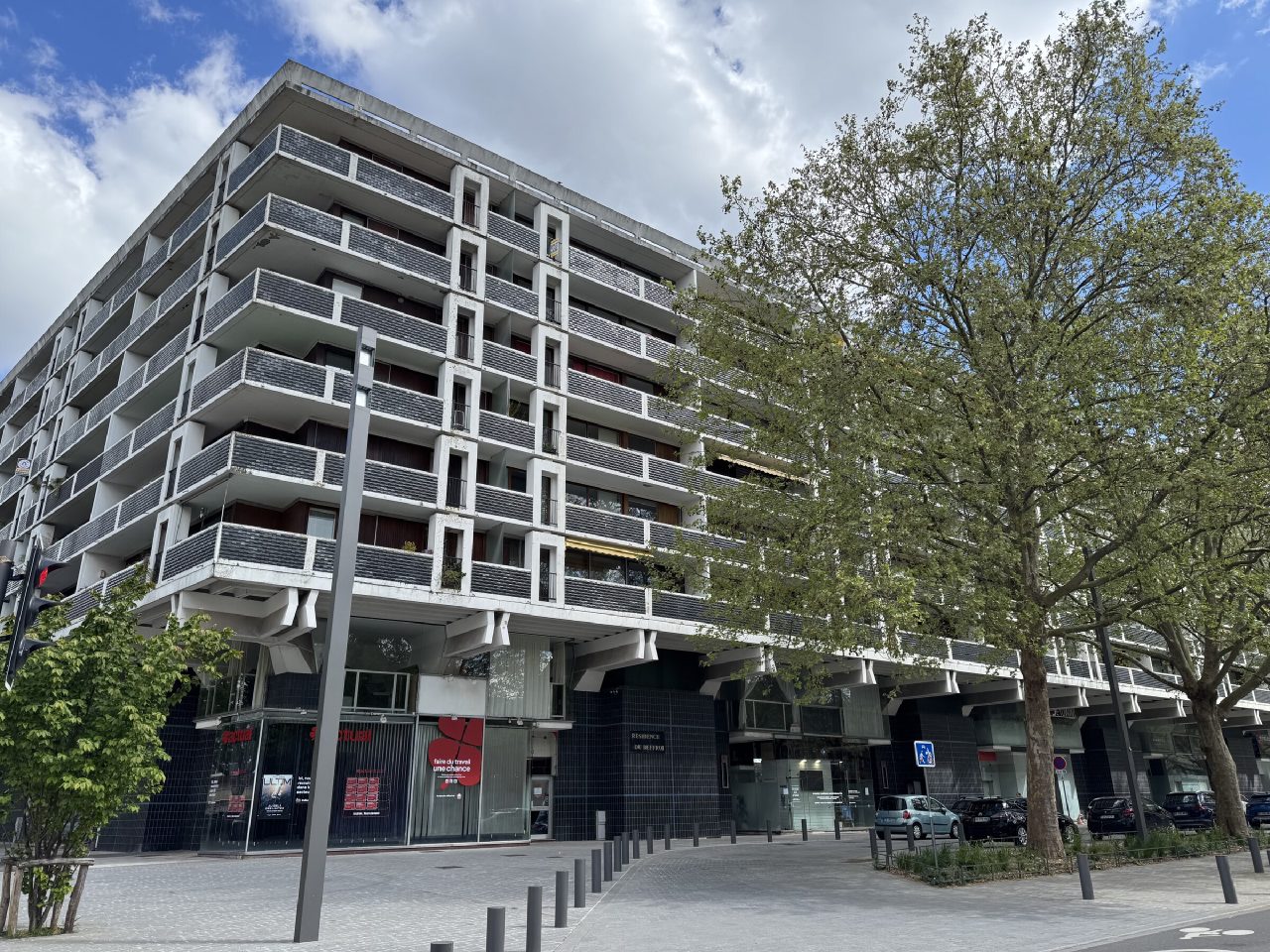 Façade de la résidence Le Beffroi qui héberge notre centre d'affaires, 199 rue Pierre Mauroy à Lille